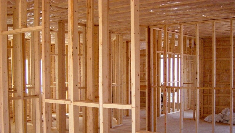Domy drewniane – konstrukcja ścian działowych